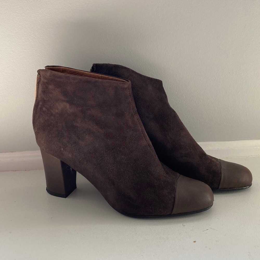 Claudia Ciuti brown ankle boots in size 7.